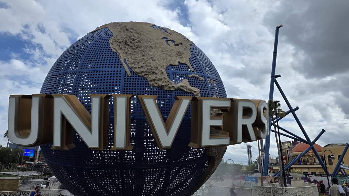 Coastercrew's tweet photo. On a scale of 1-10, how hyped are you for a drifting coaster in Orlando? 👇 @UniversalORL https://t.co/tOlAs6jkXe