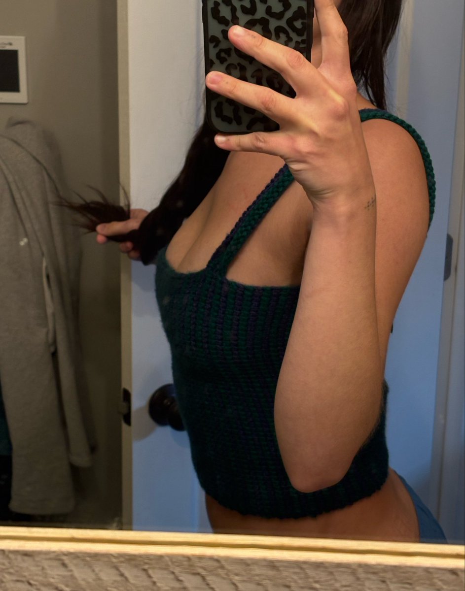 kycgee's tweet photo. hate ai so much i’ve taught myself skills no machine can replicate and i look sexy as fuck doing it 🙂‍↔️ https://t.co/FFjCCqY8gk