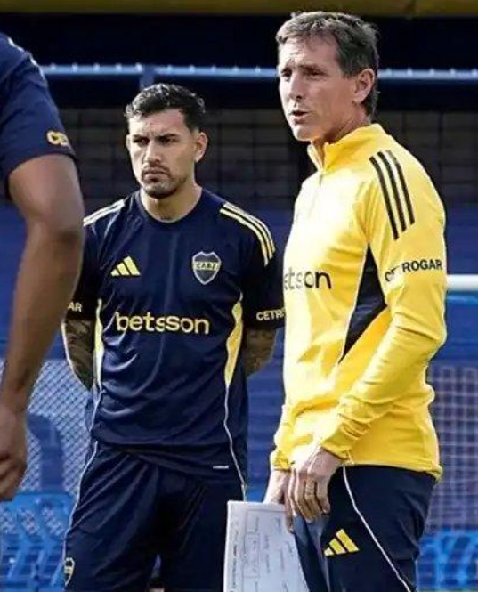la12tuittera's tweet photo. 🗣️CLAUDIO ÚBEDA, ex DT de #Boca en @radiolared:

"Con #Paredes hablamos todo el  tiempo, me preguntaba si me había llamado el club, fue el día previo a la citación del Chelo (#Delgado), y yo le consultaba sobre su lesión que me quedé preocupado.

Después le comuniqué lo que había hablado con el Chelo y le dije que se lo haga extensivo a todo el plantel porque no pude despedirme de todos, en el Predio quedó #Battaglia, #Marchesín y #Cavani, con ellos sí pude hablar. #Zeballos me mandó un mensaje, me dijo palabras que fui un "segundo padre", agradeciéndome cómo lo protegí y las posibilidades que tuvo.

Ander #Herrera me agradeció por el día a día, nunca tuvimos conflictos con los jugadores y eso hizo que el día a día fuese muy agradable con todos".