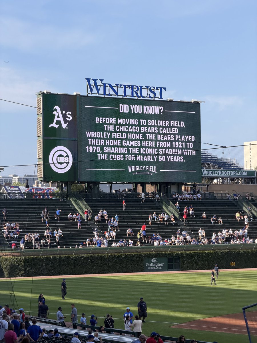 BSideAnn_'s tweet photo. Bears moving to Wrigley Field confirmed! https://t.co/wBbvzPZVUT