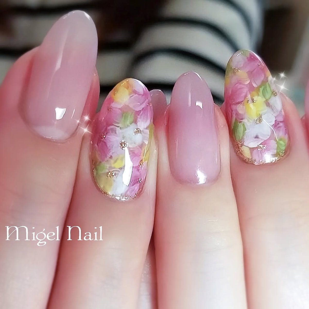 MigelNail's tweet photo. 💐
春フラワーガーデン💗
#白川麻里先生プロデュースカラー を使用したお花デザインです💕

@kobe_and_nail 
@paragelnail

*******************************...

詳細はこちら↓（ネイルブック）
https://t.co/BZei36VFjD https://t.co/QjzNuRuFnS