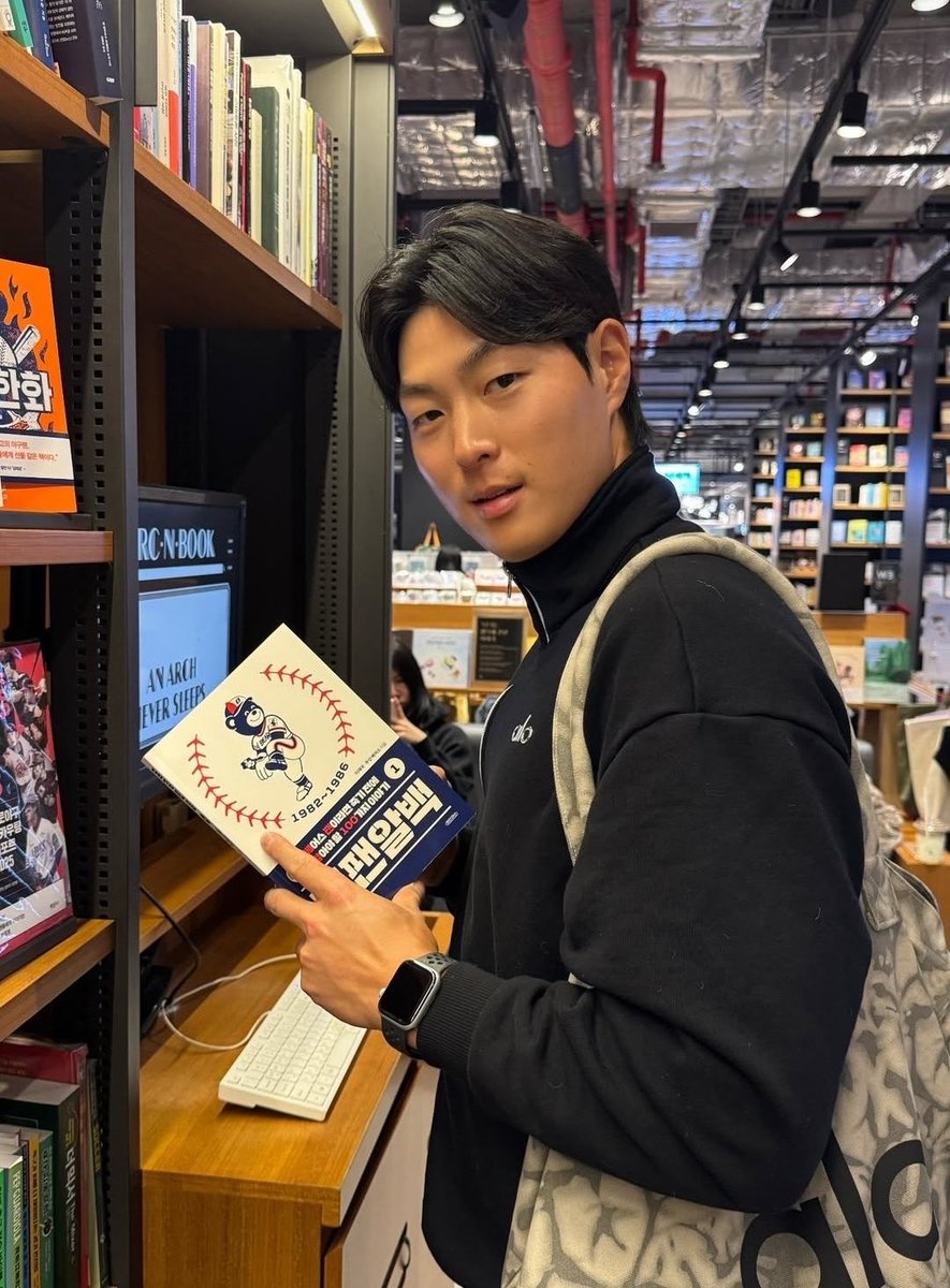 온 tweet media
