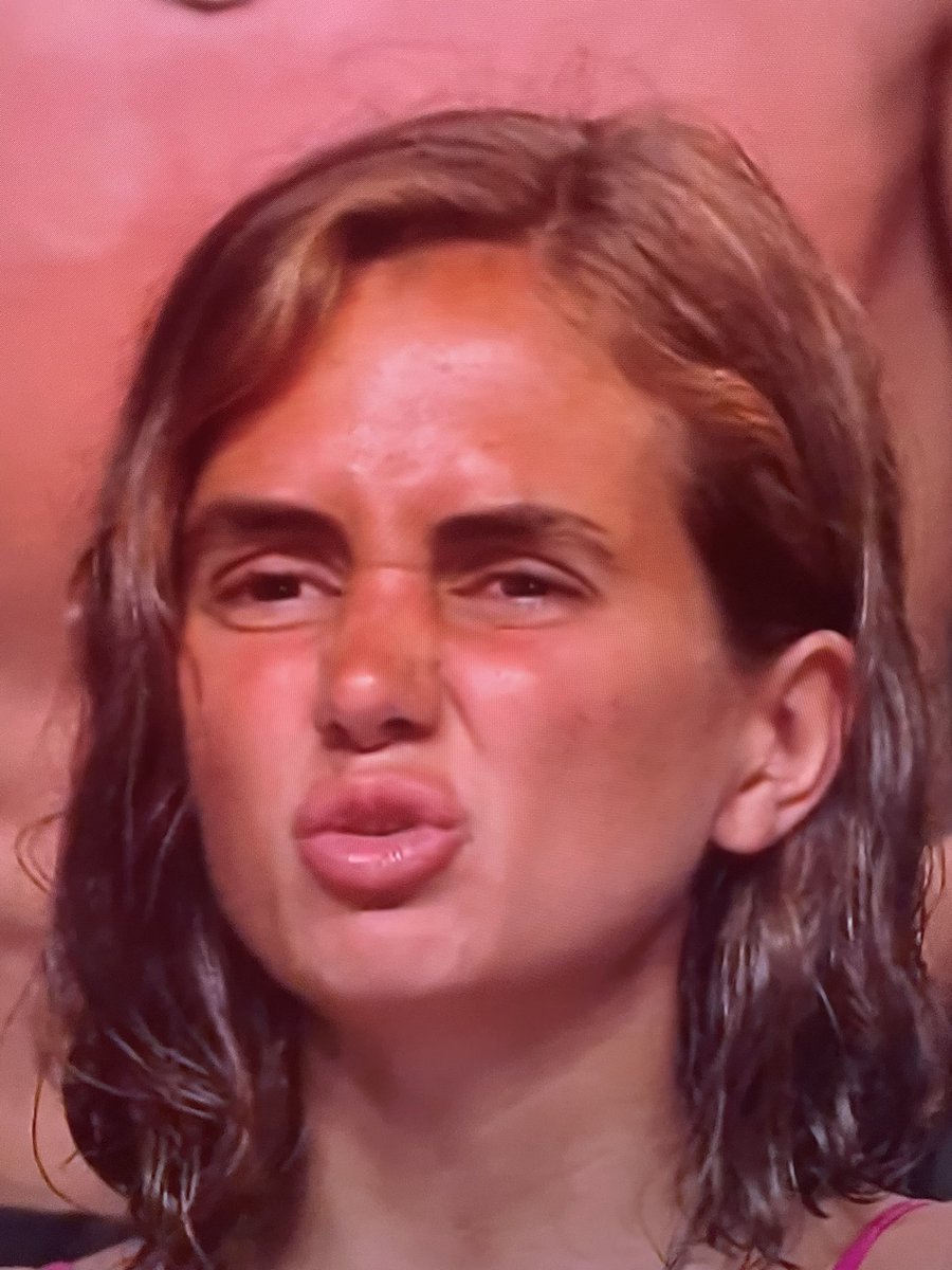 esceptikaa's tweet photo. No falla,cada vez que le descubren el papelón,sale la Maikarra que lleva dentro #SVGala14 https://t.co/xhgrf0hd2j