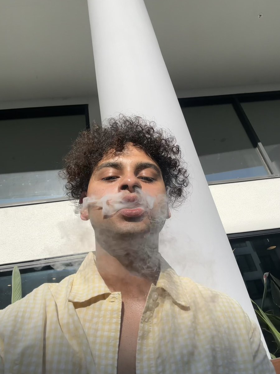 fernandoxrated's tweet photo. Me 3 💨 https://t.co/DhKz1ix6PY