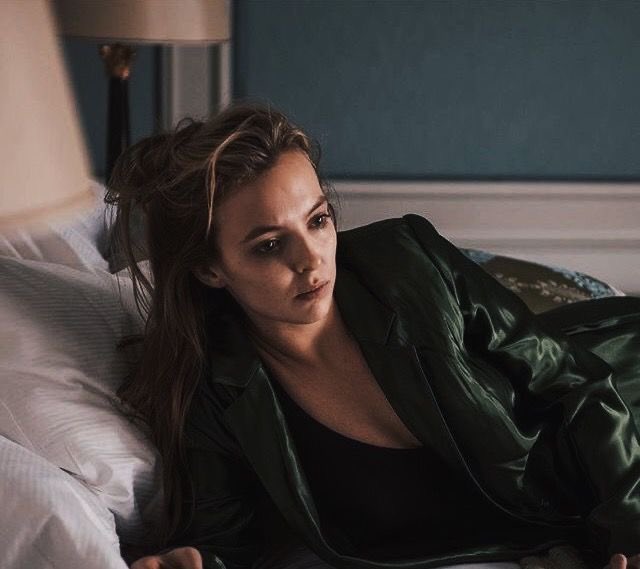 schittscomm's tweet photo. season 2 villanelle was such a mood https://t.co/MgNSm0LgLV