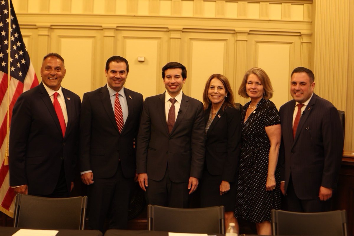 Sonderling47's tweet photo. Today, @USLaborIG Anthony D’Esposito and I joined local leaders from across Nassau County for a roundtable discussion on the opportunities and challenges facing New Yorkers.

At @USDOL, we know that strong partnerships between local, state, and federal leaders are essential to supporting workers, growing our economy, and delivering results for the American people.

Hearing directly from those on the front lines helps ensure the federal government remains responsive, effective, and focused on the needs of American communities. 🇺🇸

📍 Hempstead, NY