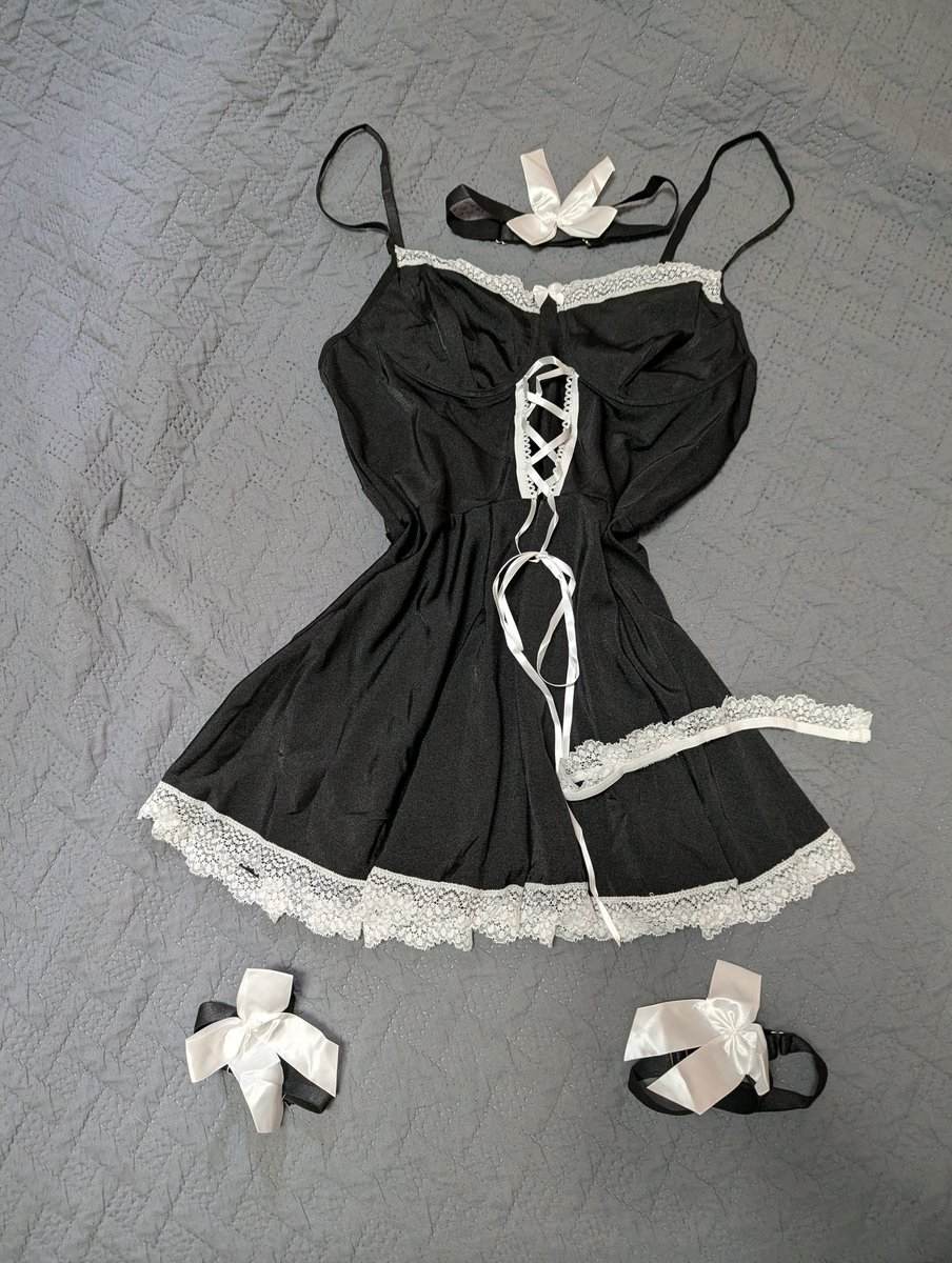 NicholasFNS's tweet photo. Well....

During my @unusual_whales flash sale on our trading show WhaleWatch, I said if enough subscribed, I'd do an episode in a French maid outfit 

it uh... came with accessories https://t.co/BgBq3NAtl7