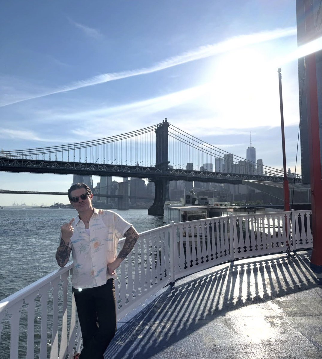 TUCKTHONY's tweet photo. I HOPE MY PRINCESS DOESNT GET SEA SICK AGAIN https://t.co/WeFpACMl7G