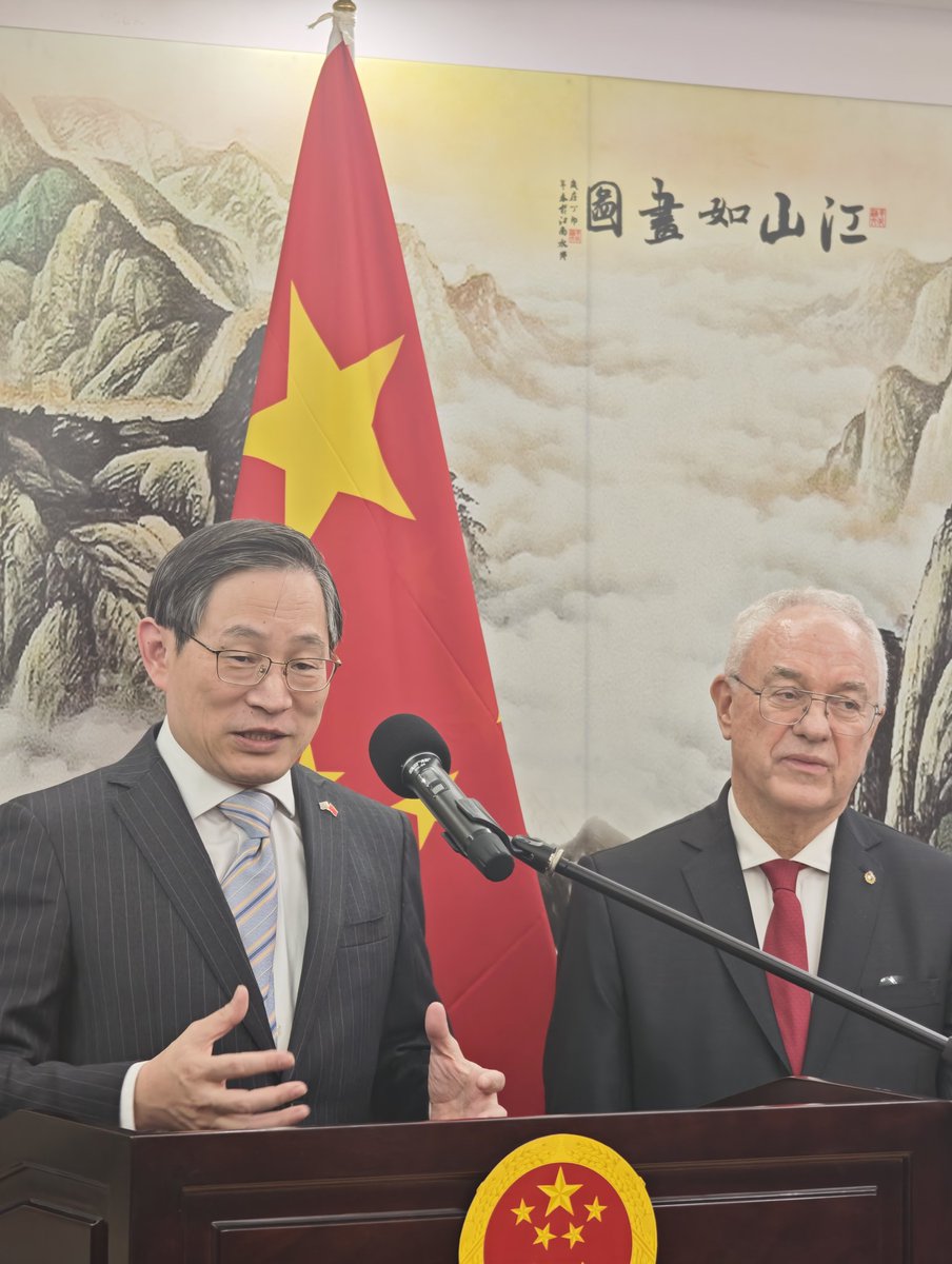 CancilleriaUy's tweet photo. Por indicación del presidente Orsi, el canciller Lubetkin anunció hoy en la despedida del embajador Huang Yazhong el inicio del proceso para que los ciudadanos chinos ingresen a Uruguay sin visa, lo que favorecerá especialmente el creciente turismo de esa parte del mundo. Esta medida es en reciprocidad a la tomada por las autoridades chinas a comienzos de 2025  y permitirá multiplicar este sector tan sensible para el desarrollo económico del país