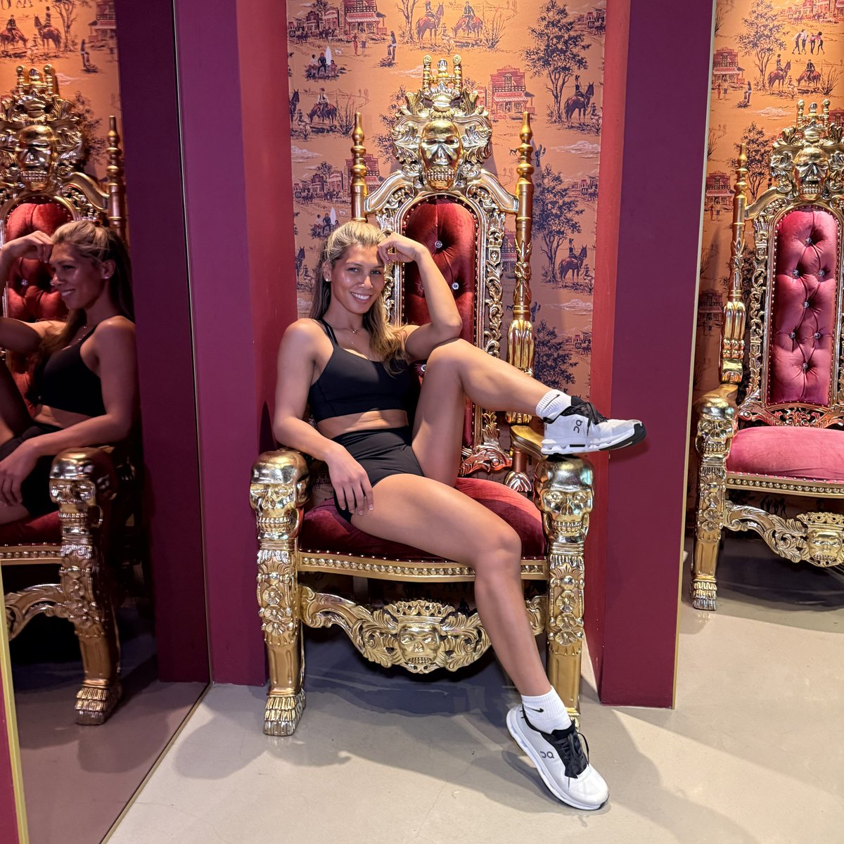 GiseleShaw08's tweet photo. A queen on her throne is a woman who grows beyond boundaries knowing that the power within her is sufficient to meet every obstacle. 🫰🏼🫶🏼 https://t.co/z5VYtoynGC