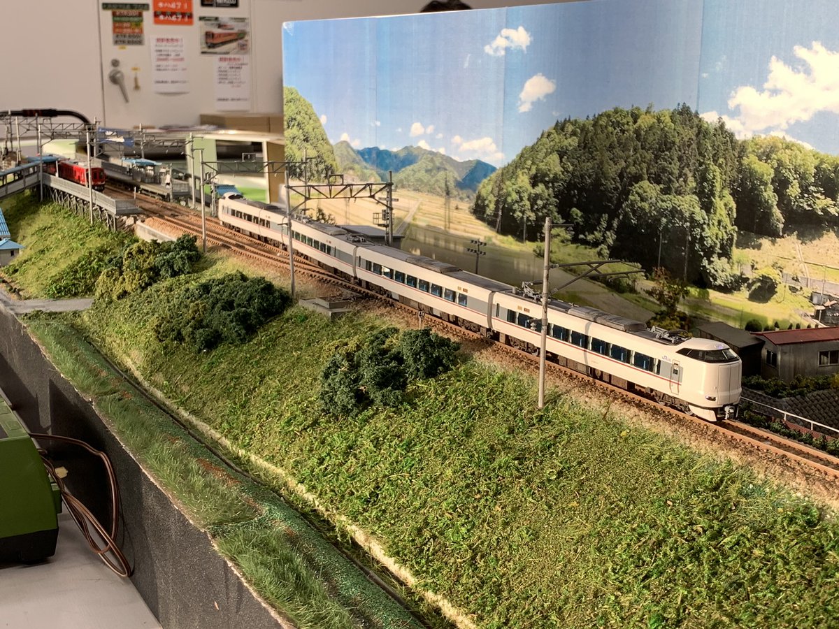 183k800b's tweet photo. 福知山での定例運転会に参加してきました✌️
きたせい(@kitasei_tango )さんの新作モジュールの牧駅や様々な方の作品に毎度ながら圧倒されました😇

持参した113系の方向幕で皆さんに楽しんで頂けたようで何よりです(ง ˘ω˘ )ว https://t.co/w2wDMrSiRi