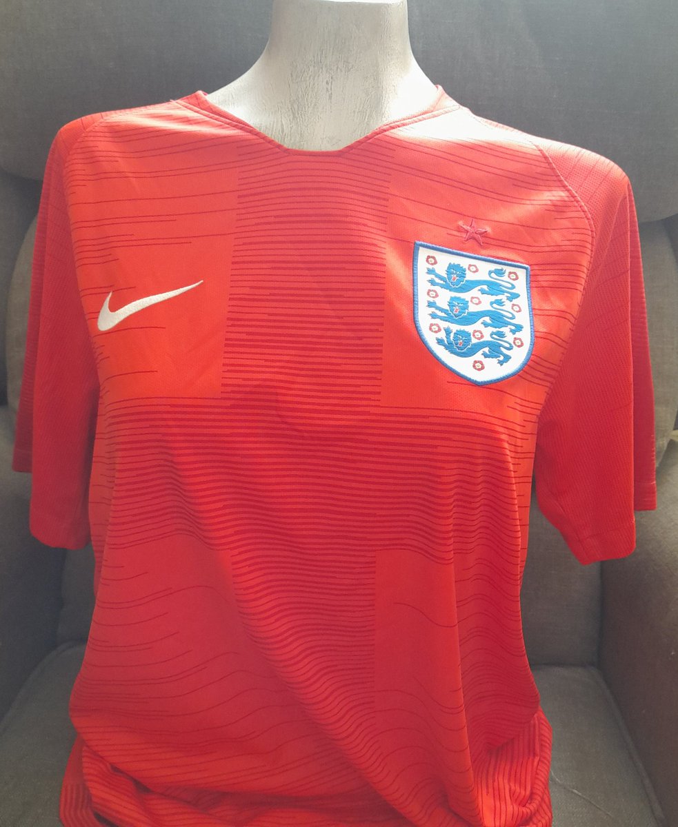 bighamster's tweet photo. Today england kits are the 2018 set https://t.co/iseGNY2kZP