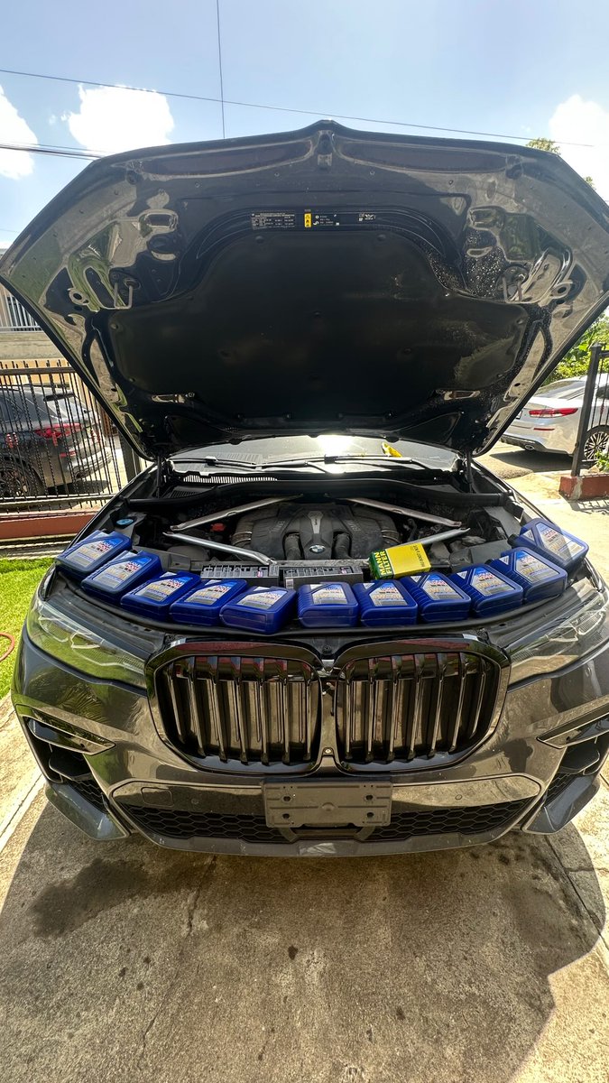 SoyBrb's tweet photo. ⚙️ Servicio Completo: BMW X7 xDrive40i 2022

Servicio técnico para motor 3.0L TwinPower Turbo

✅ Cambio de aceite de motor
✅ Filtro de alta eficiencia
✅ Aditivos para protección de componentes
✅ Inspección general de niveles y sistema del motor
✅ Reset de mantenimiento https://t.co/wEl44FGFNl