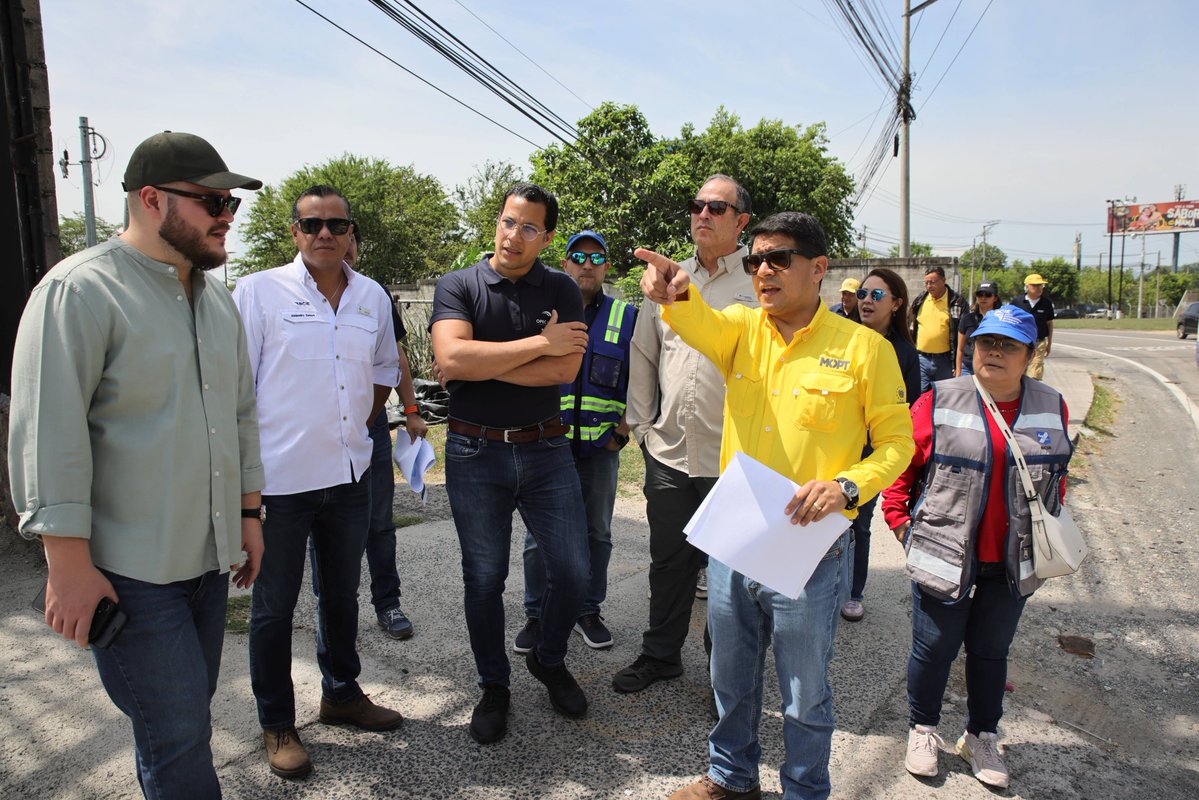BCIE_Org's tweet photo. 🤝 Facilitamos alianzas para el desarrollo de El Salvador.

En el marco del Programa de Infraestructura Vial y Movilidad Urbana – Fase I, se avanza en la estructuración de una alianza de cofinanciamiento con @TheOPECFund.

Esta semana, el Director por El Salvador, @AlejandroZelay9, participó en la misión de análisis del Programa, que cuenta con un financiamiento de US$135 millones del BCIE.

Conoce más en: https://t.co/t8v9EiOY0e 
BCIE Motor de la Transformación Positiva
-----------------------------------
🤝 We facilitate partnerships for El Salvador’s development.

As part of the Road Infrastructure and Urban Mobility Program – Phase I, progress is being made in structuring a co-financing partnership with the OPEC Fund. 

This week, the Country Director for El Salvador, Alejandro Zelaya, participated in the program’s assessment mission, which is backed by US$135 million in financing from CABEI.

Learn more at: https://t.co/t8v9EiOY0e 

CABEI Engine for Positive Transformation