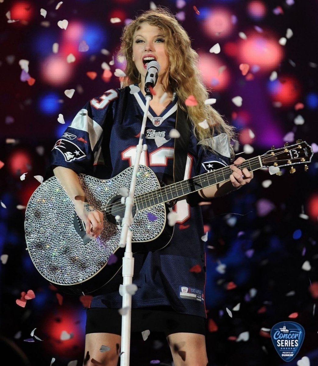 TheSwiftSociety's tweet photo. Throw🔙| 16 years ago today, Taylor Swift performed her first stadium concert at Gillette Stadium https://t.co/LITGHQh0Jd