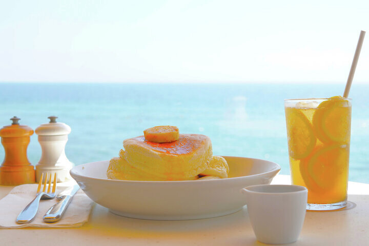 cotrip_twi's tweet photo. 七里ヶ浜の海が見えるカフェをピックアップ。
湘南の柔らかな光と風を感じながら、自分だけのお気に入りの席を探しに出かけてみませんか。

詳しくはこちら⇒https://t.co/5Vuolw15ip https://t.co/P7lAOGEyFO