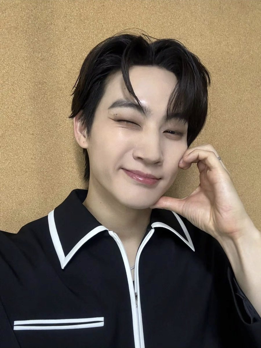 0106_morphin's tweet photo. 암튼 윙크못해 ...😆😘💚

#JAYB  #제이비  @defjaybkr https://t.co/VWISNb9v2S