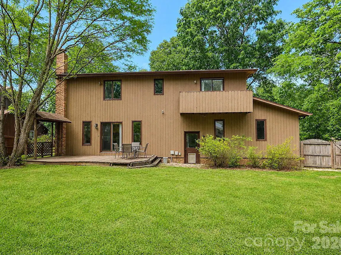 ShowcaseRealty's tweet photo. Real Estate News: 7040 Summer Place, Charlotte, North Carolina 28213-5726 https://t.co/Qd8Z1Rsft1 https://t.co/S9HDGJl8Rv