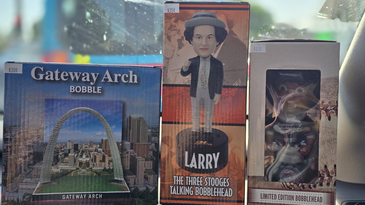 RangersBlonde's tweet photo. Over 10,000 bobbleheads at the @BobbleheadHall, and you know I checked out every single one.
And became a member. 
And got three new  bobbleheads.
Obviously. https://t.co/xzcpdQi3p3