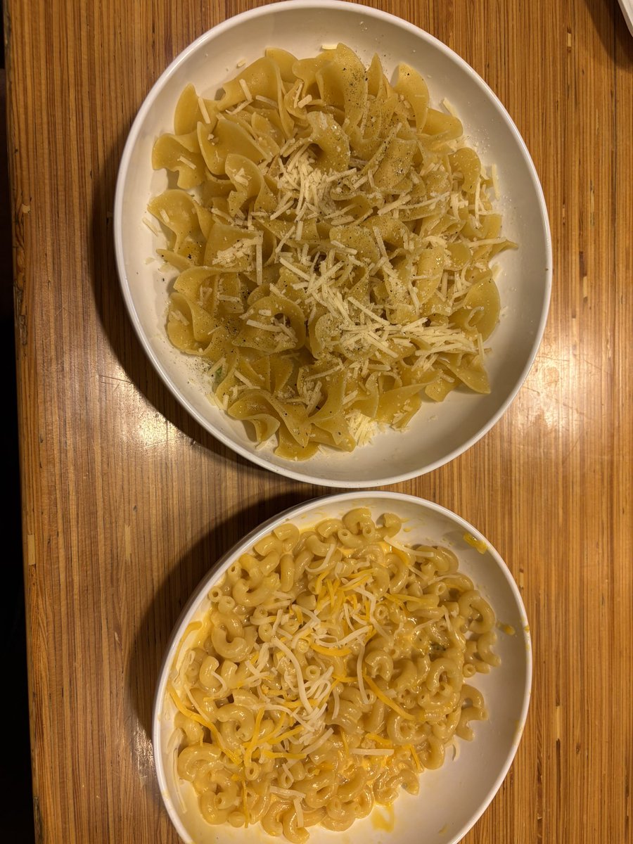 JonahBlock05's tweet photo. dinner before love island tonight https://t.co/VvvrQGZ6jS
