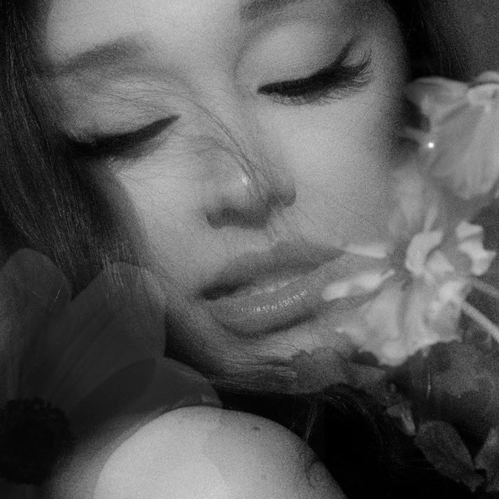 wicked_updates's tweet photo. Ariana Grande needs to release “hate that i made you love me” (glinda version) https://t.co/6Dn8eNyIZl