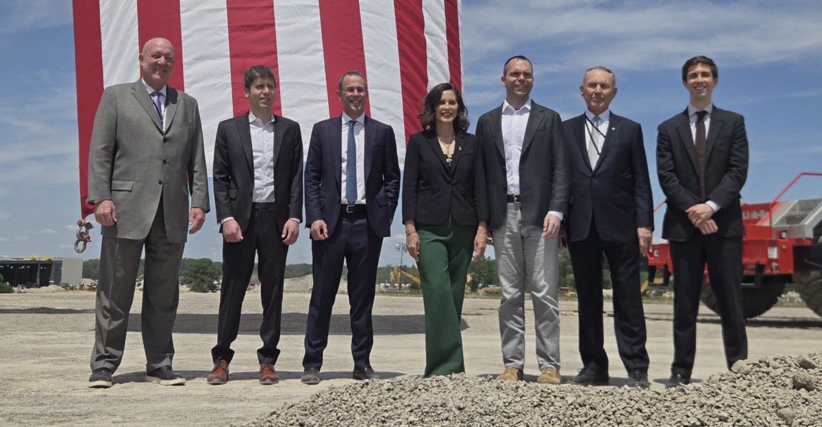 1RealGeoff's tweet photo. I live in Michigan and we’re currently controlled by libtards. Saline Michigan citizens voted against an AI data center in their community and they’re getting one anyway. This week our Governor Whitmer is all smiles along with Sam Altman at a groundbreaking. Our flag is supposed to stand for freedom but tell that to the people of Saline. Pathetic.