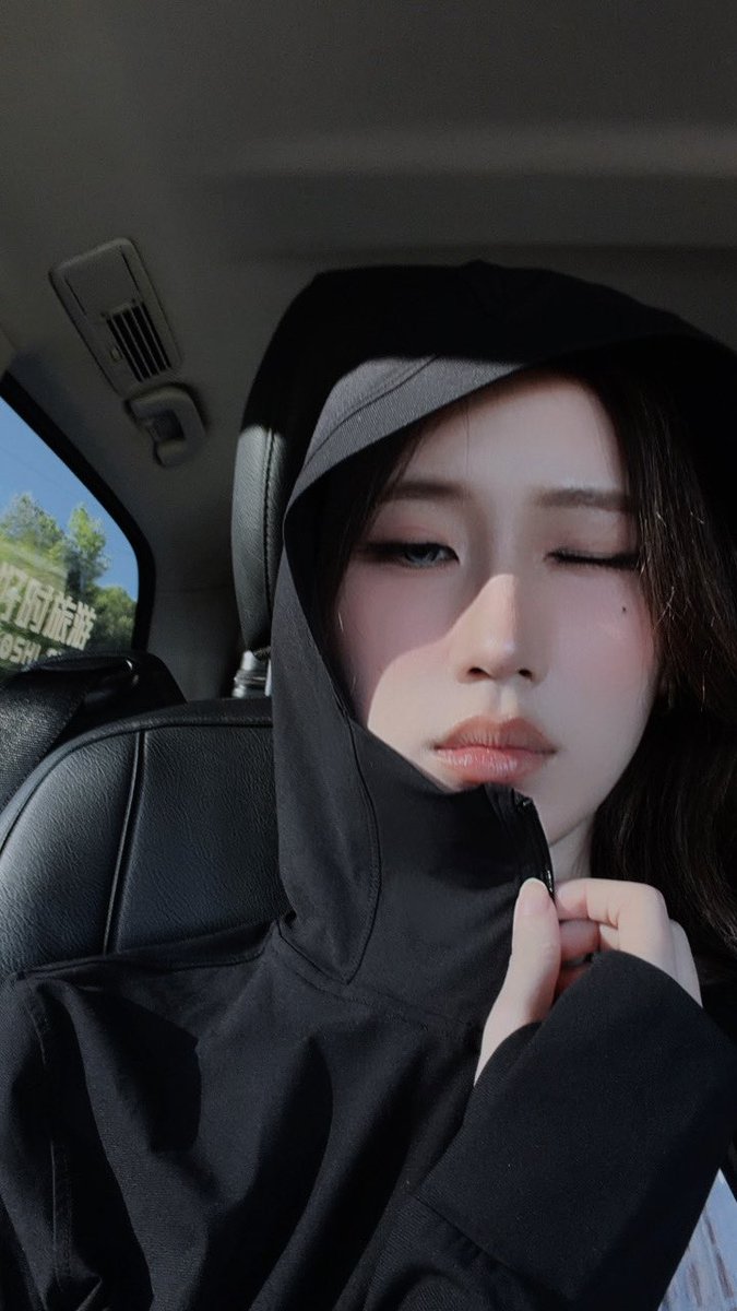 tinychen0909's tweet photo. Style chống nắng kiểu mẫu :))))

#KaoJaneJaneKao #supassra_sp #janeeyeh https://t.co/RcE2XTbykI