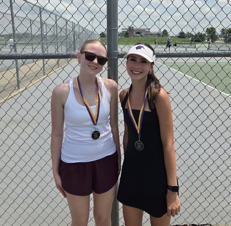 KCSummerSlam's tweet photo. Novice Girls Singles - Hornet Slam
DIVISION MEDALISTS
🥇Marlee Gooder (Park Hill)
🥈Lydia Schreiner (PH South)
🥉Amelia French (Liberty North)
🏅Angelina Totta (PH South)
... great day of tennis on the courts ladies!!! https://t.co/V3Q3RreGAx