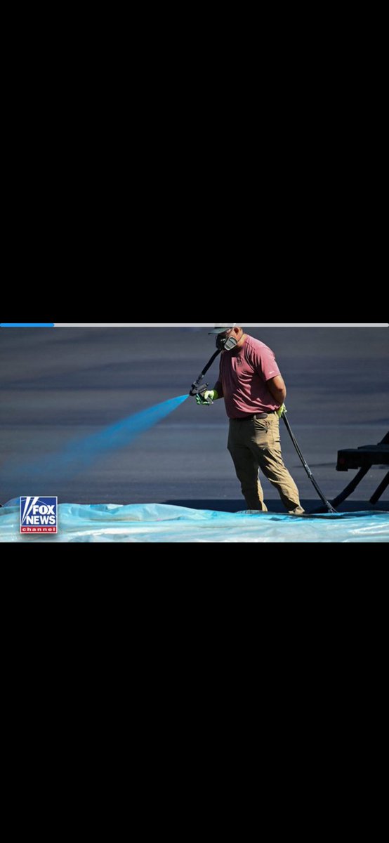 james_news's tweet photo. President Trump is celebrating as water begins flowing back into the Lincoln Memorial Reflecting Pool following a major restoration project.

Crews completed repairs, repainted the bottom "American flag blue," and cleaned years of buildup, including bird droppings. https://t.co/Dwg7nA6l6T
