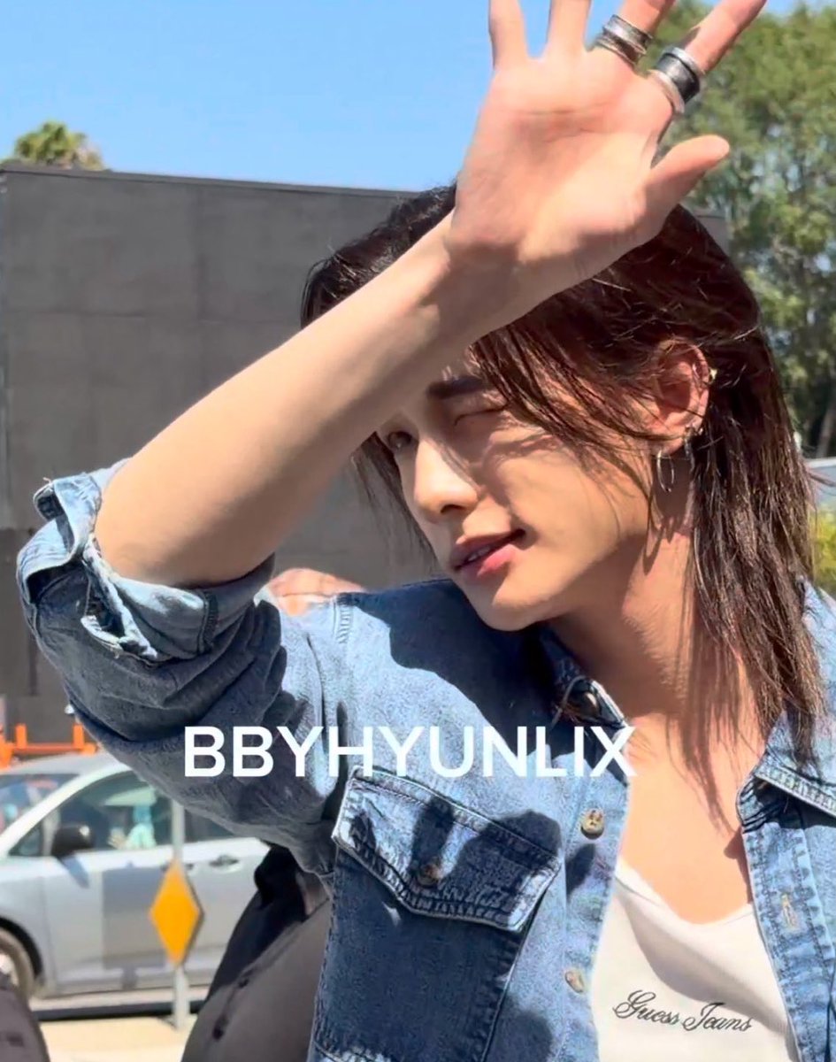 hyunevibez's tweet photo. is the sun bothering you my princess?! https://t.co/MBWQVAxp1X