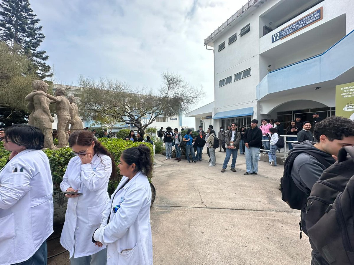UcnLsa's tweet photo. Hoy vivimos con éxito el simulacro de emergencia en la Universidad Católica del Norte, sede Antofagasta 🚨

Estudiantes, docentes y trabajadores participaron activamente, fortaleciendo la preparación y el trabajo colaborativo ante situaciones de emergencia.

#UCN #Simulacro https://t.co/ag9sMaQxRq