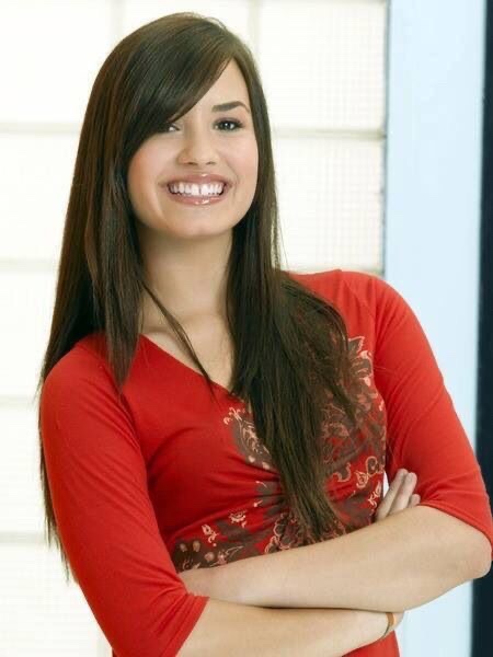 cultureofdemi's tweet photo. she had 5 minutes and a guitar and the rest is history https://t.co/kOOgxTl2Ju
