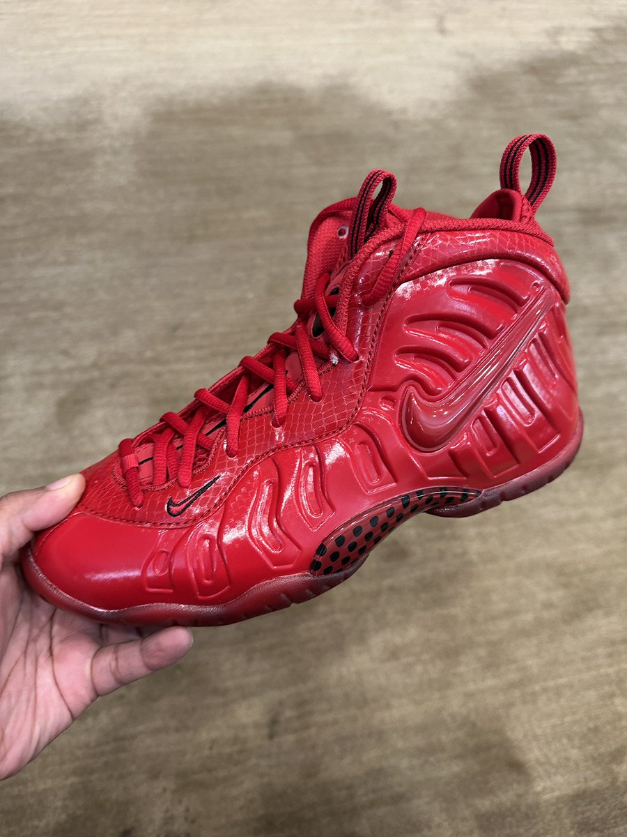 SNKRVisionista's tweet photo. Latest pickup: Nike Foamposite Pro Gym Red. These are 🔥🔥🔥. 10/10 I highly recommend!!

#nikefoamposite #nikefoampositeprogymred #sneakerenthusiast #sneakerheadlife #sneakervisionista https://t.co/6LsAOLfKN9