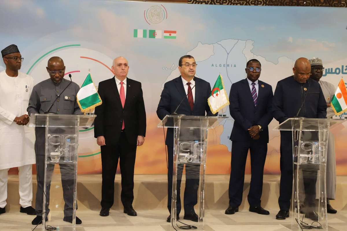 aboubacarybarma's tweet photo. #Algérie🇩🇿 #Niger 🇳🇪 #Nigeria🇳🇬 #TSPG
L’Algérie a officiellement procédé, ce jeudi 04 juin à N'Guezzam dans la wilaya d'#Adrar, au lancement des travaux du #gazoduc_transsaharien reliant le Nigeria à l’Algérie via le Niger (#TSPG). https://t.co/N3VKw5vGzP