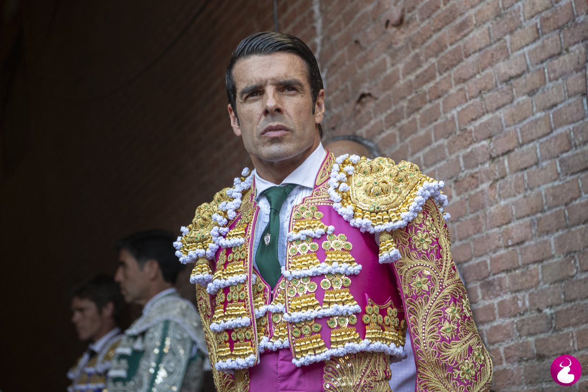 LSOlmedo's tweet photo. LAS VENTAS | 04/06/2026 | 24ª DE FERIA 

 'Sincericidio'

Porque si la verdad sirve para elogiar lo extraordinario de Víctor, también obliga a reconocer que ni Emilio de Justo ni Borja..."

🖊️La crónica completa de @Mahierro en @cultorocom

https://t.co/eybRt3TlAw
 
📷@lsolmedo https://t.co/f3LAh4gqy1
