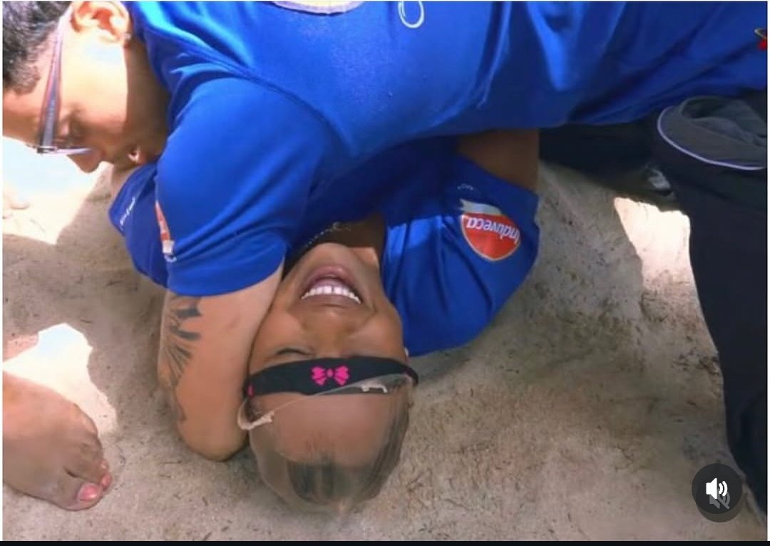 Lucy199928's tweet photo. Coño mano, es de dónde yo soy, de los alcarrizos! Entra si quiere y sal si puedes.🤣🤣🔥 Benítez le quedó corta 🤣 le daba muerta de la risa.😂💋 #TeamAshley #TeamTia #PlanetaAlofoke https://t.co/5iHTrAfthR