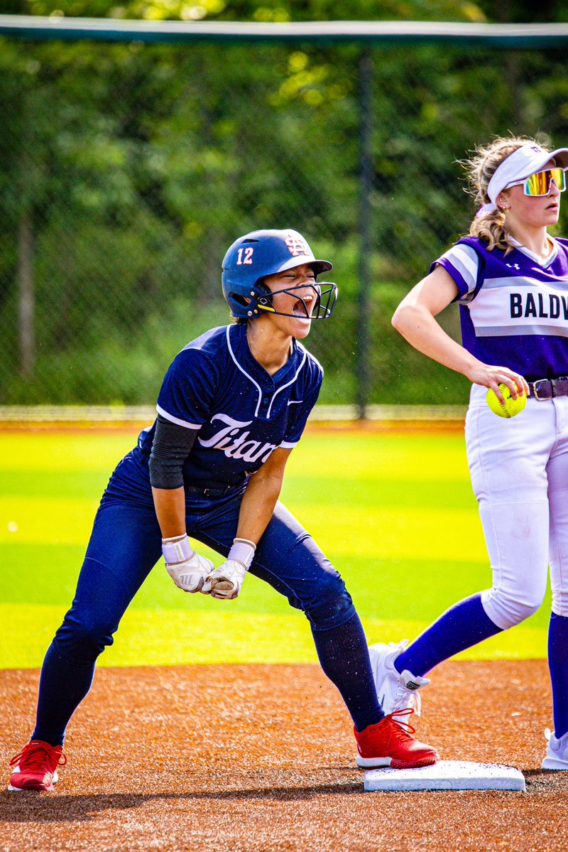 Cover3_ATH's tweet photo. 2026 PIAA 5A SOFTBALL TOURNAMENT: Earlier this afternoon, (7-1) Shaler defeated (7-3) Baldwin, 2-1, in the Quarterfinals. Jayla Antomachi hit the game-winning RBI for the Titans in the top of the seventh inning. https://t.co/sWZuy6NNiu