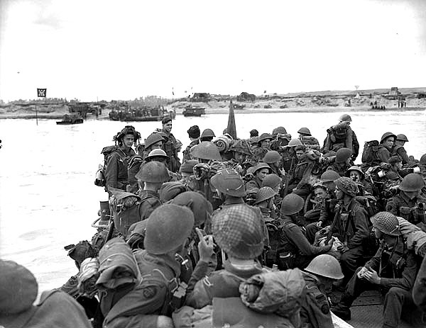VoicesofWW2's tweet photo. Men of Royal Canadian Navy Beach Commando 'W' landing on Mike Beach of Juno Beach, Courseulles-sur-Mer, Normandie, France, 6 Jun 1944 https://t.co/7tMEknDkMR