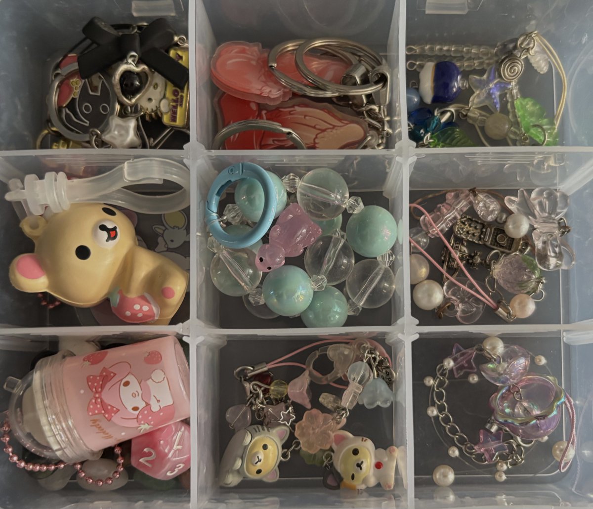elsfwle's tweet photo. downsized my keychain collection by half and i’m missing them already 🥲 https://t.co/b9y5byeOLG