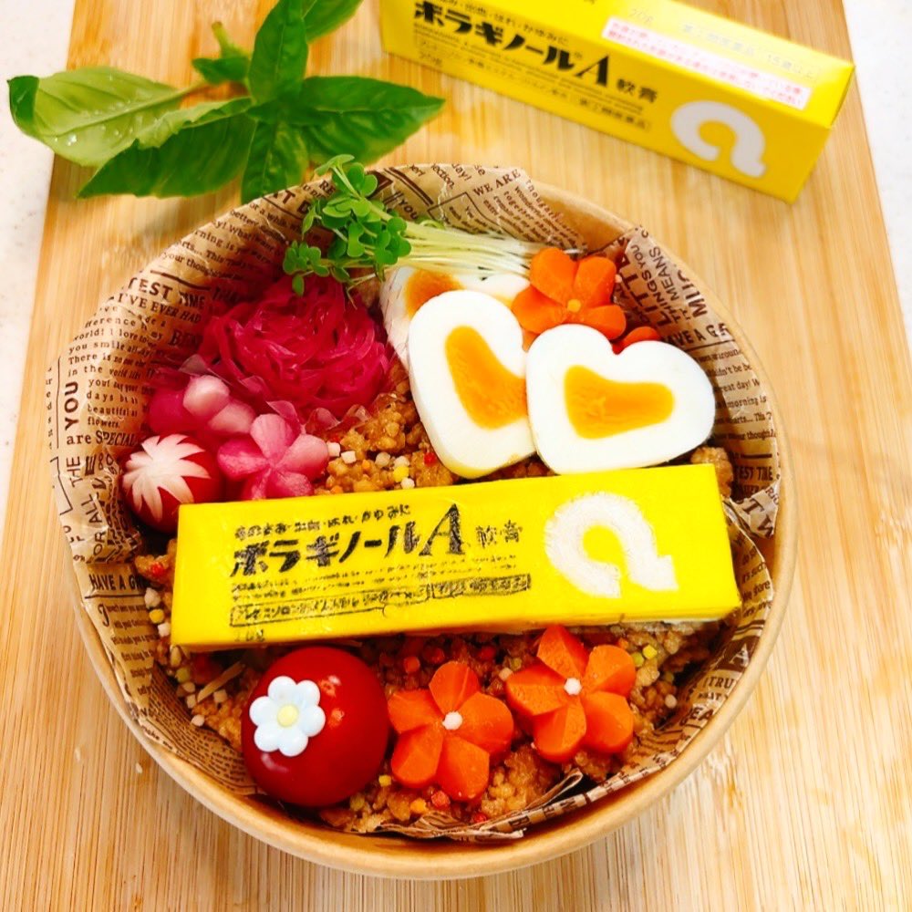 Seven76782's tweet photo. SiriのANAが痛いので今日の旦那弁当は……
 #キャラ弁  @amato_PR https://t.co/0iysEEEXvo