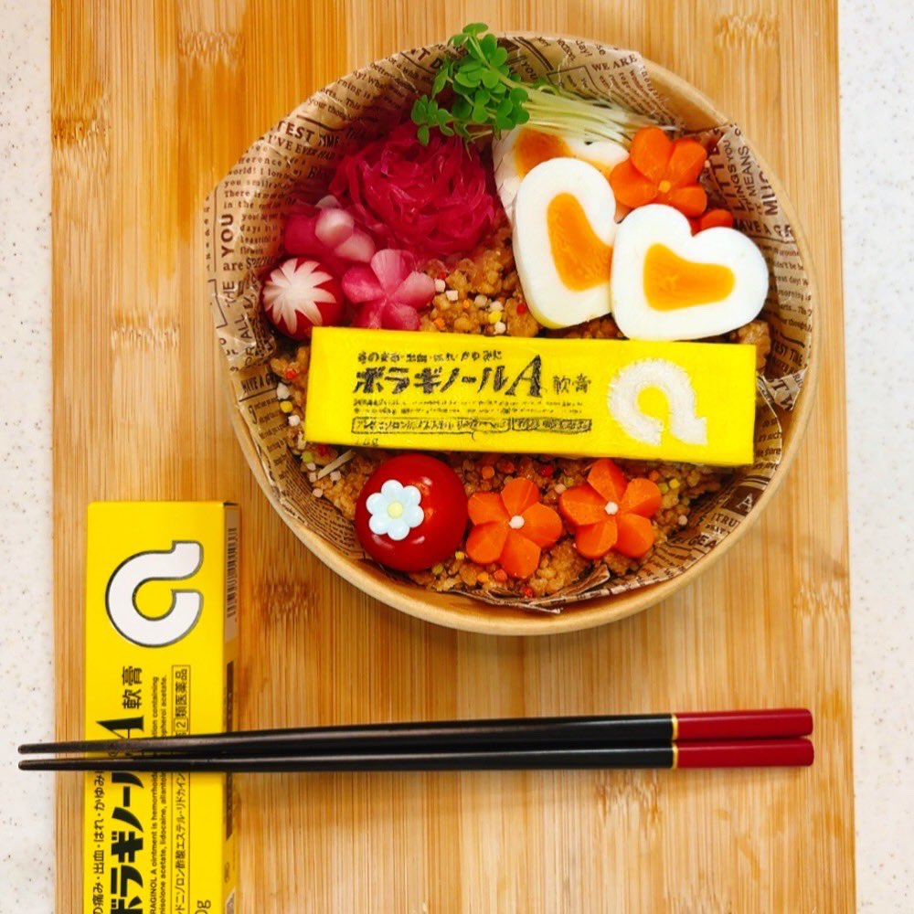 Seven76782's tweet photo. SiriのANAが痛いので今日の旦那弁当は……
 #キャラ弁  @amato_PR https://t.co/0iysEEEXvo