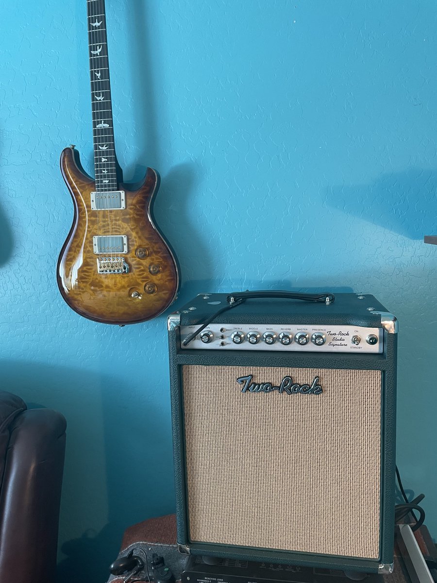 john_ledrew's tweet photo. @i_danieall This guy with a Boss Wazu Tube Amp Expander https://t.co/qZNO9z4Ogb