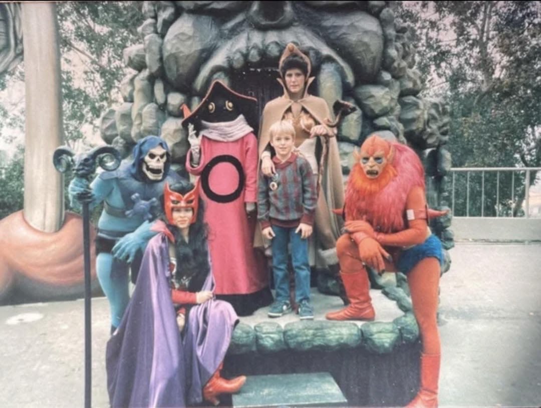 Stingray_travel's tweet photo. #TBT With the new #MastersoftheUniverse did you know Universal Studios Hollywood had #HeMan and She-Ra at their theme park.
Hey @EricHersey maybe that’s something to discuss with @JimHillMedia on the podcast. https://t.co/MycyUasjz5