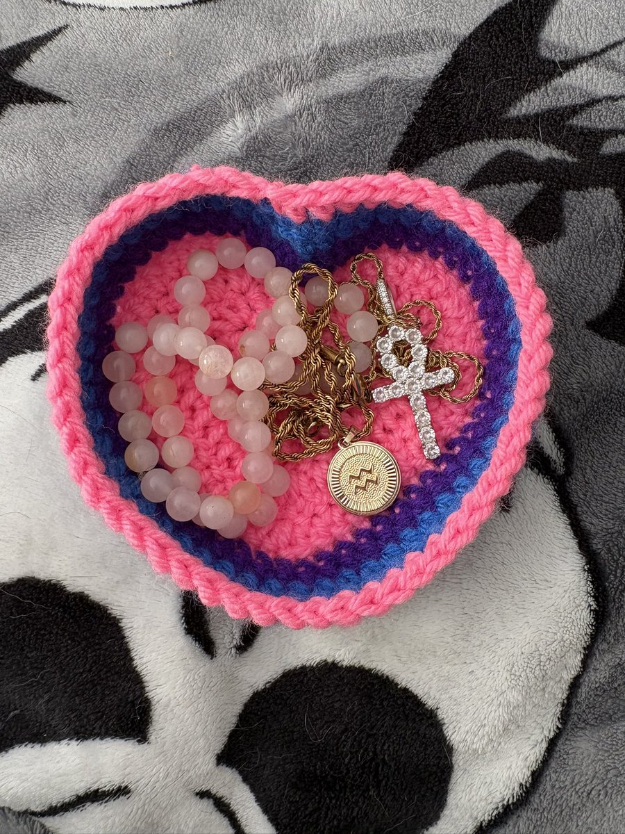 cutesy_kuromiii tweet picture