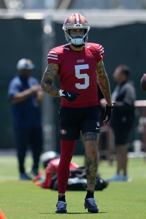 nflrums's tweet photo. 🚨🚨#49ers Mike Evans in his Niners jersey #fttb #nfl https://t.co/dTJrtNIPXN