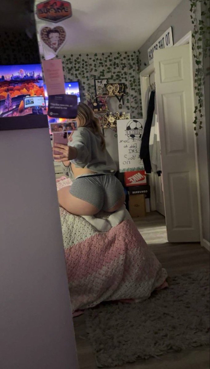 larrybuttcheeks's tweet photo. Who’s sliding into my DMs with an offering to make me happy tonight 😋😋😋 #soumis #moneyslave #paypig #atm https://t.co/MwE9OnSyO0