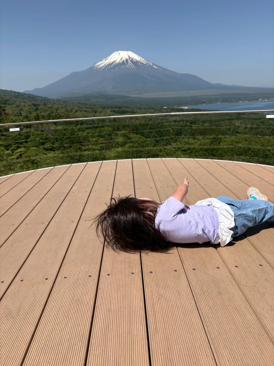 maee0905's tweet photo. 富士山と娘

#富士山
#明神峠 https://t.co/GpToBcDGYn