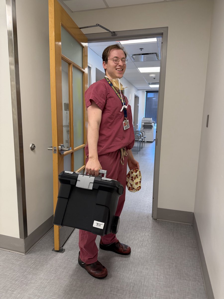 ColumbiaUrology's tweet photo. Congratulations to our PGY-2 Dr Boris Burman for being selected by @ColumbiaEM as the consultant resident of the year! 🏆 

You make us so proud! https://t.co/Bx3dfMHnSg