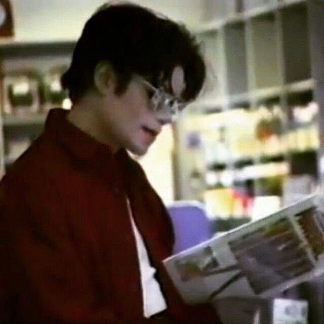 glúteos torneados do michael jackson tweet media