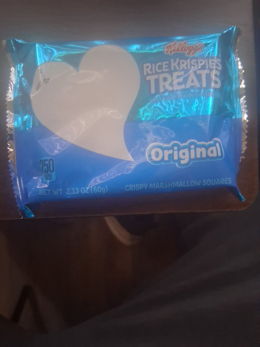 bluerizzle_brad's tweet photo. I bought this #Kelloggs #RiceKrispiesTreats Crispy #MarshmallowSquare from a #snackmachine. It was good and somewhat sweet. #vendingmachine https://t.co/pRoFwDpl6z